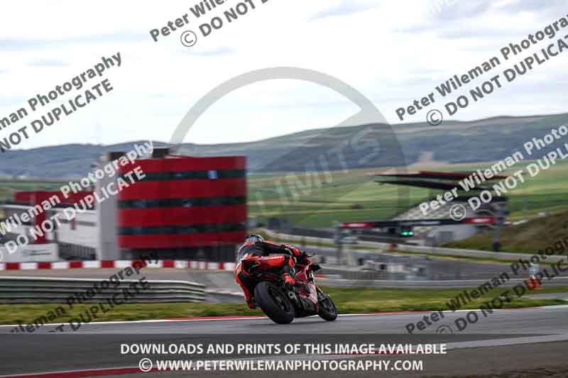cadwell no limits trackday;cadwell park;cadwell park photographs;cadwell trackday photographs;enduro digital images;event digital images;eventdigitalimages;navarra;no limits trackdays;peter wileman photography;racing digital images;trackday digital images;trackday photos